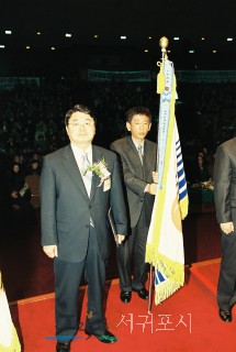 2001 Ӱ ô  û